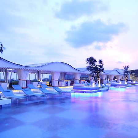 Ts Suites Seminyak Exteriör bild The pool at the hotel