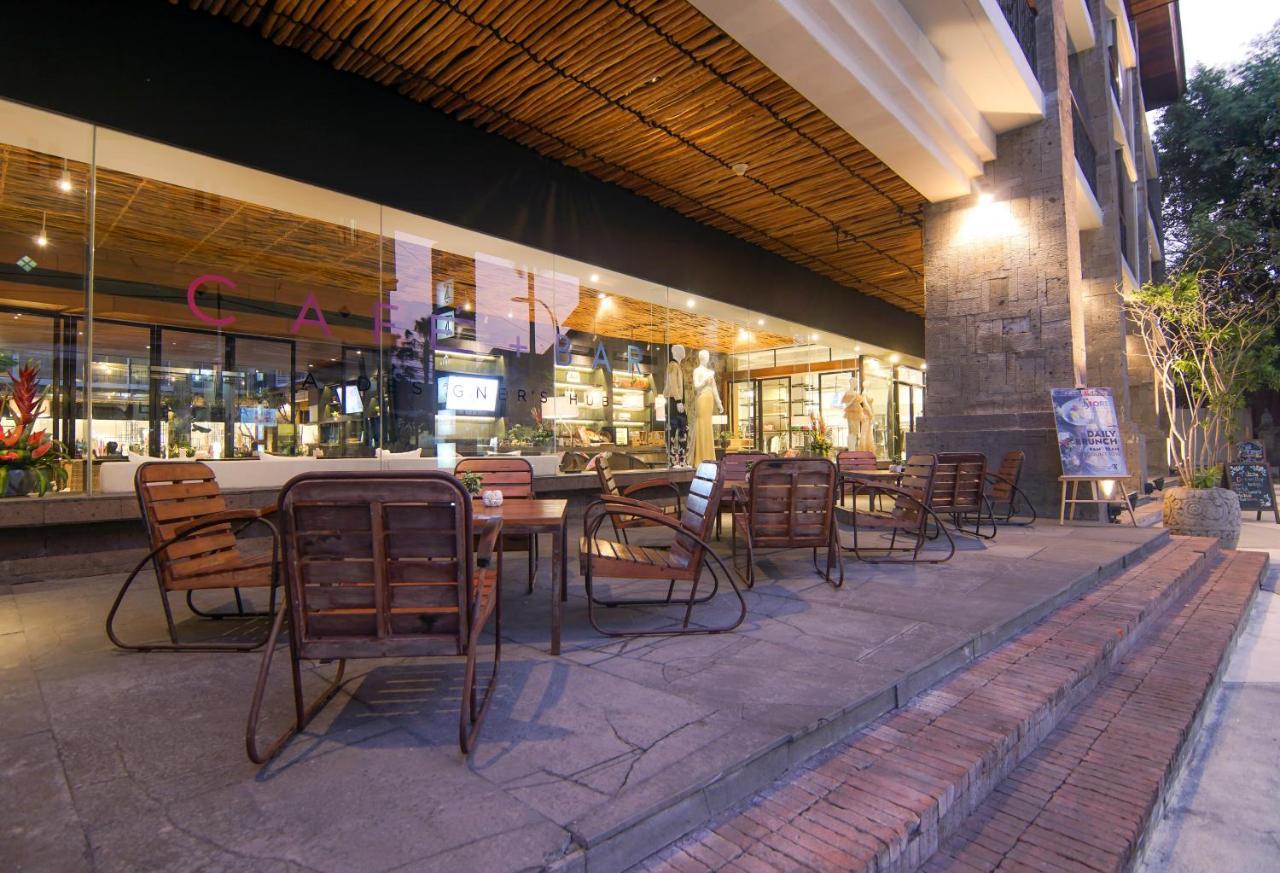 Ts Suites Seminyak Exteriör bild A restaurant in the city