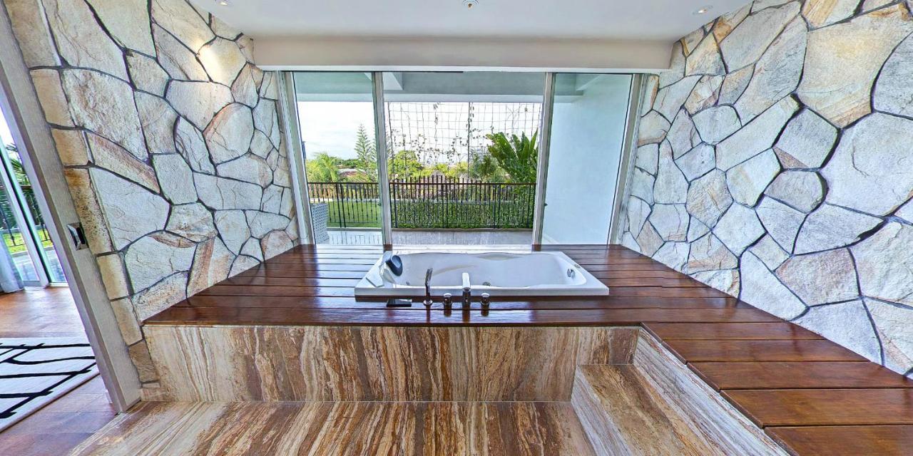 Ts Suites Seminyak Exteriör bild Bathroom