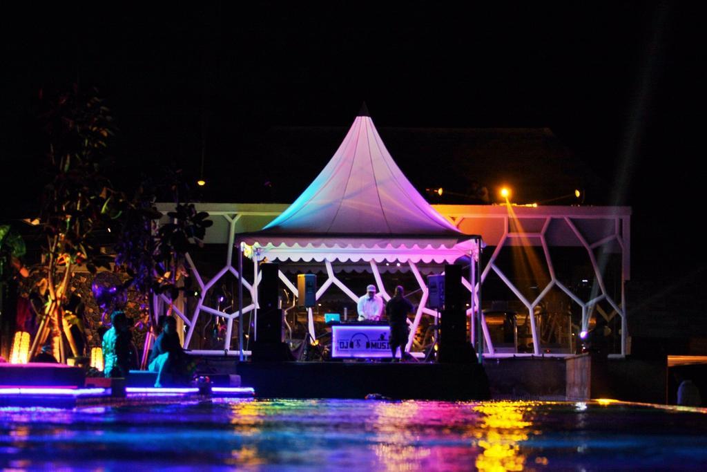Ts Suites Seminyak Exteriör bild The stage of the show
