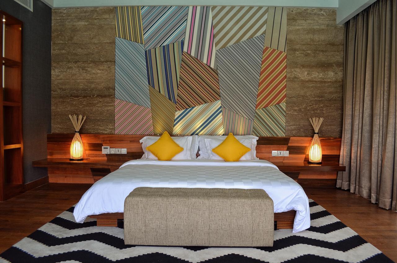Ts Suites Seminyak Exteriör bild A bedroom at the resort